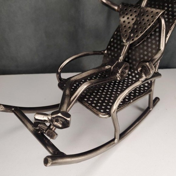 Nuts & Bolts Sculpture Woman in Rocking Chair on Phone STEELMAN24 Hinz & Kunst - Picture 6 of 9